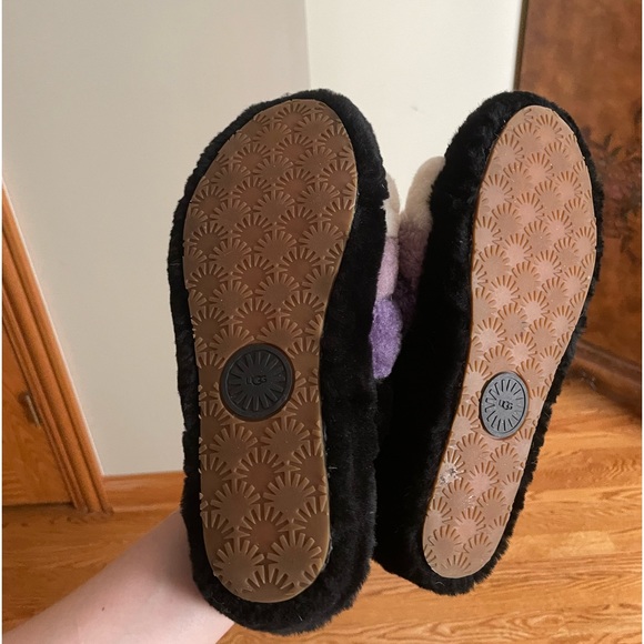 FLUFF YEAH UGG slides💜💟🖤 - Picture 6 of 6